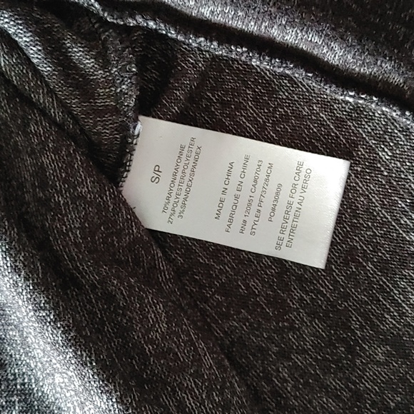 🍁2 for 20! Pink rose cold shoulder top - Picture 5 of 5